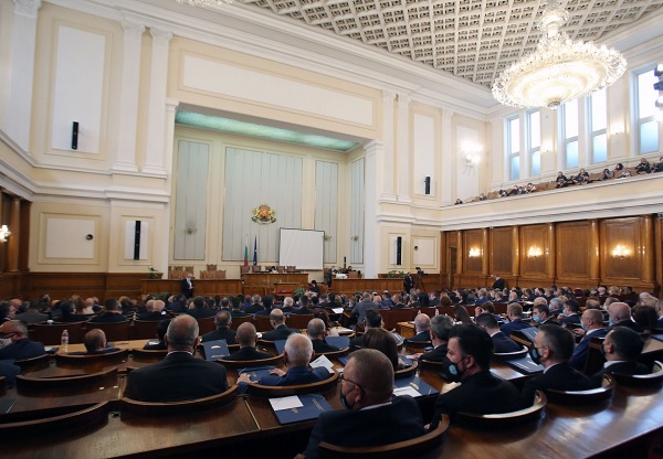 Парламентът прие на първо четене бюджета на НЗОК след бурни дискусии (Обновена)