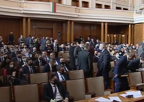 Депутатите продължават с дебатите по бюджет 2022
