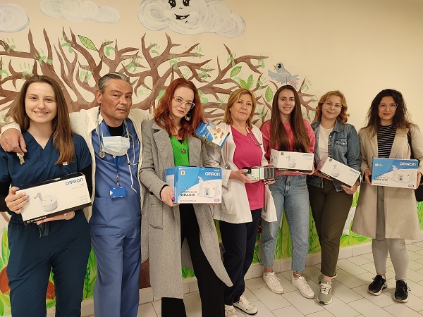 Студенти по медицина дариха апаратура за детските отделения в УМБАЛ Бургас