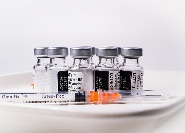 Лекари: Държавата трябва да има запас от COVID ваксини