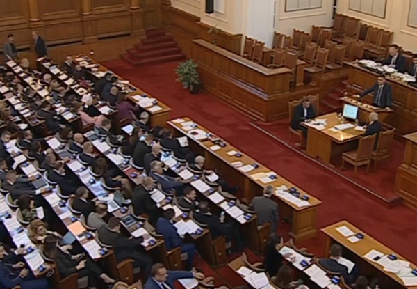 Гласуването на ръководствата на парламентарните комисии остава за следващата седмица