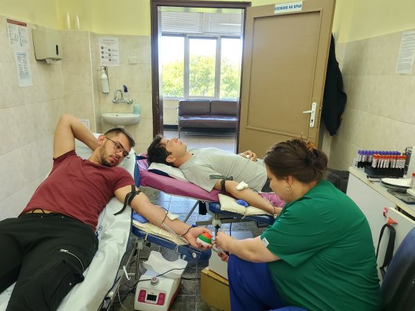 20 са доброволните кръводарители, които за 5 дни дариха кръв