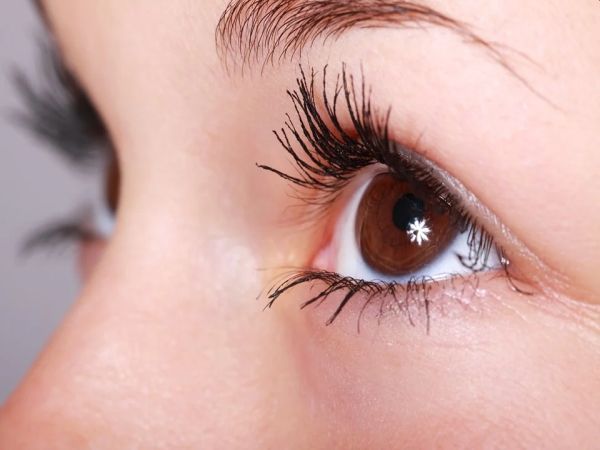 EMA одобри лекарство за тежък кератит при хора, които носят контактни лещи