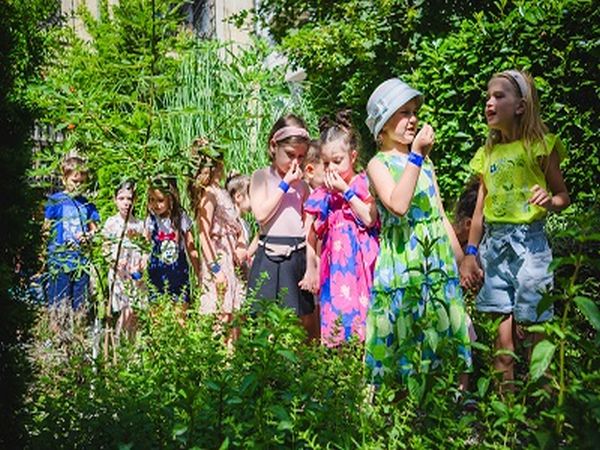 Деца отпразнуваха Еньовден в Музея по история на медицината на МУ – Варна