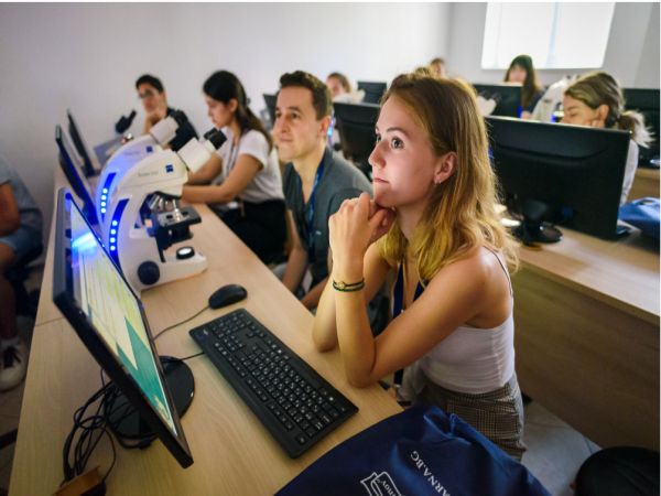 Близо 1000 кандидат-студенти ще се явят на изпитите по биология и химия в МУ – Варна