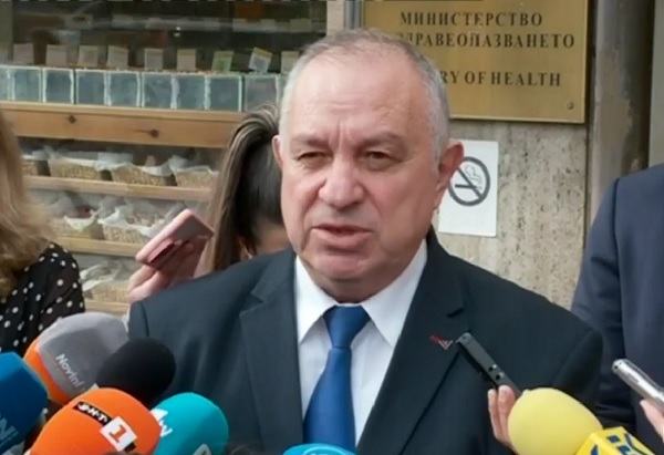 Д-р Златанов: Има данни, че част от лекарствата се задържат от търговците на едро (Обновена)